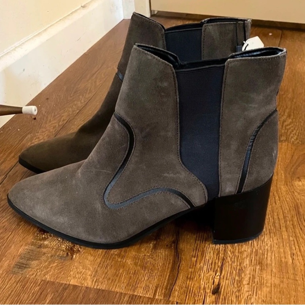 Chic Women's Heeled Boots - Brown